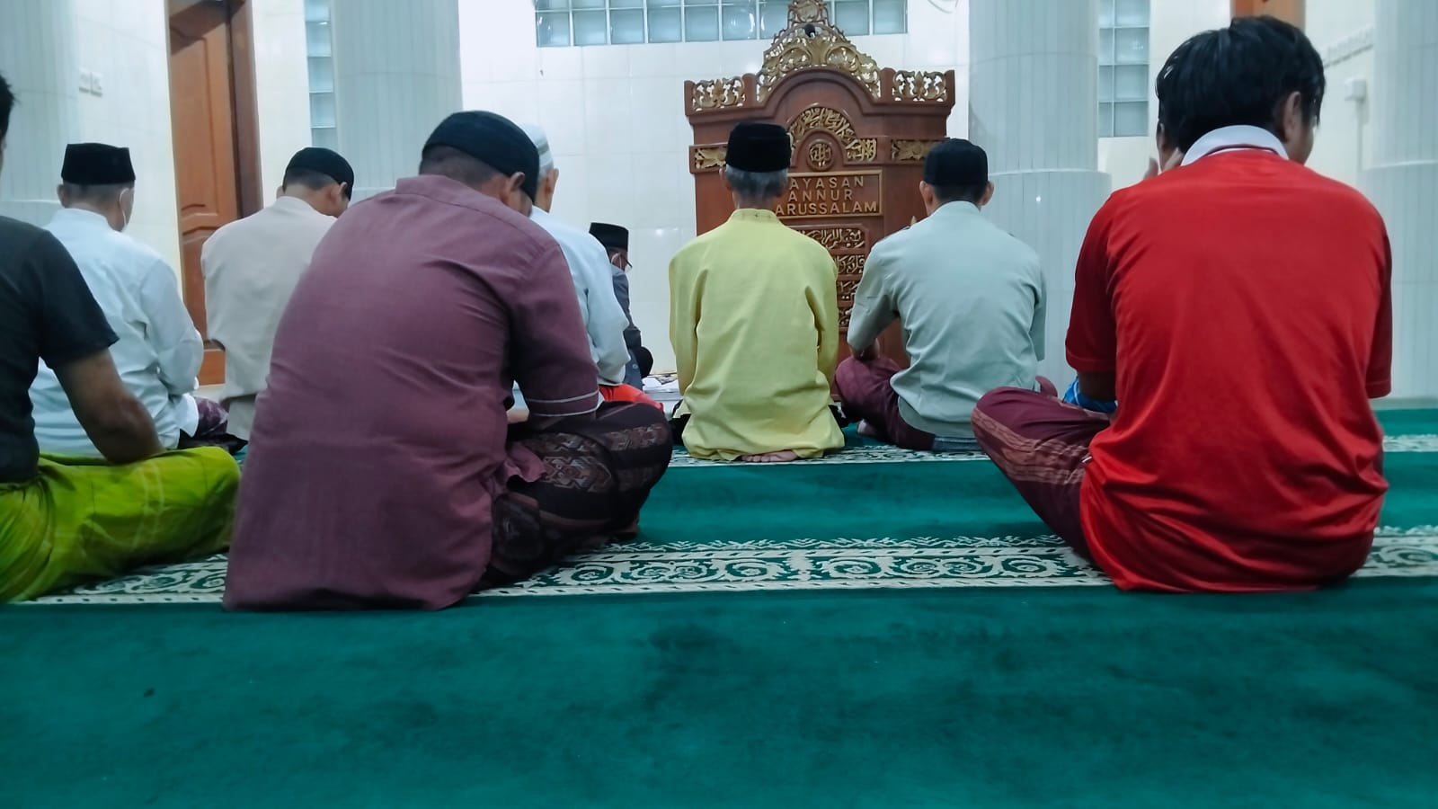Jaga Sinergitas dan Kondusivitas, Bhabinkamtibmas Kelurahan Cideng Gelar Suling (Subuh Keliling) di Masjid Darussalam