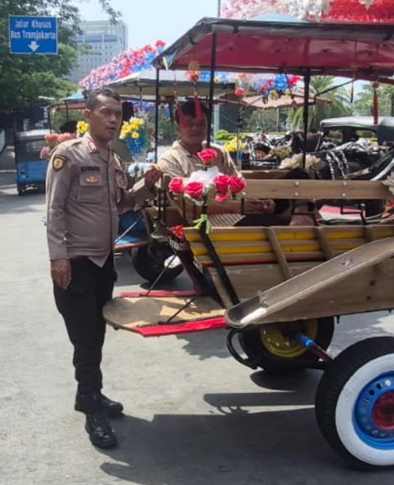 Jaga Kondusifitas Wilayah, Polsek Metro Gambir Gelar Patroli Dialogis di Jalan Merdeka Selatan