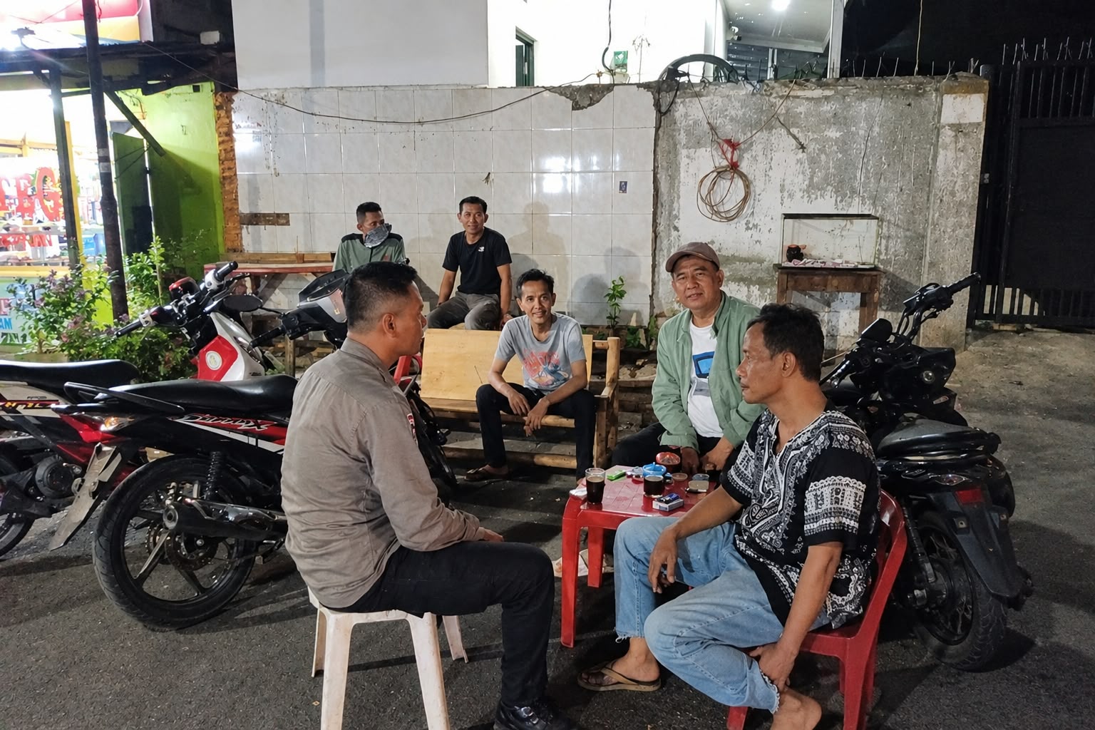 Polsek Metro Gambir Gelar Kegiatan “Kumpul Bareng Warga” di Petojo Utara guna Perkuat Kamtibmas